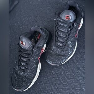 Nike Black and Red Patterned cheetah Sneakers